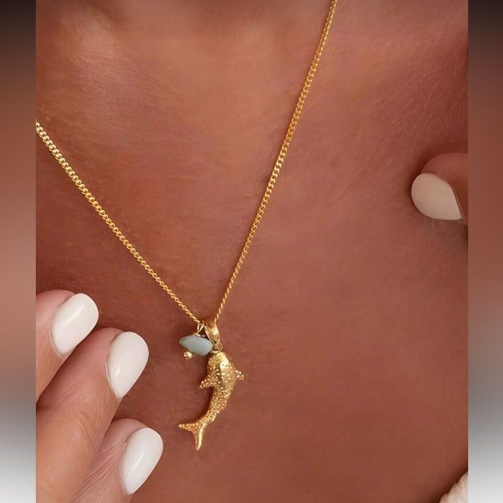 Gold Fish Pendant Necklace M571